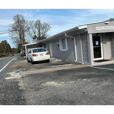 Tri-City Motel By Oyo Forest City Spindale Exterior foto